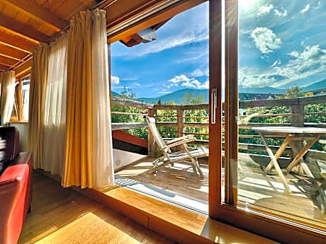 Apartment with Mountain View