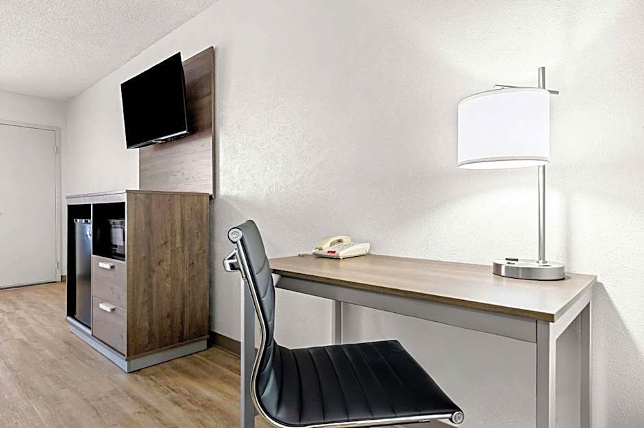 Quality Inn Plainview