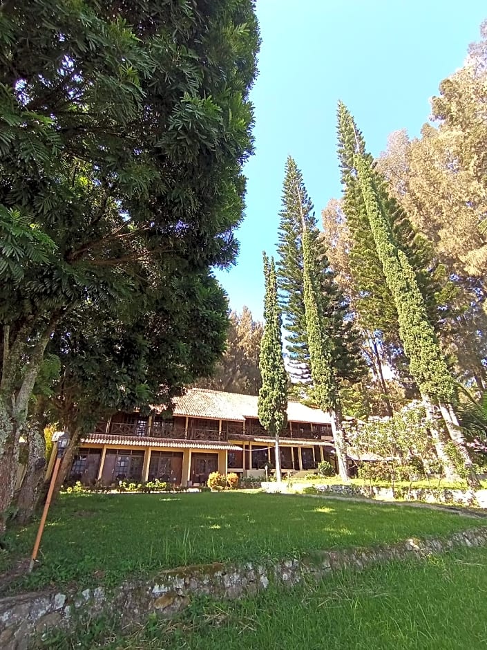 Pandu Lakeside Hotel Tuktuk