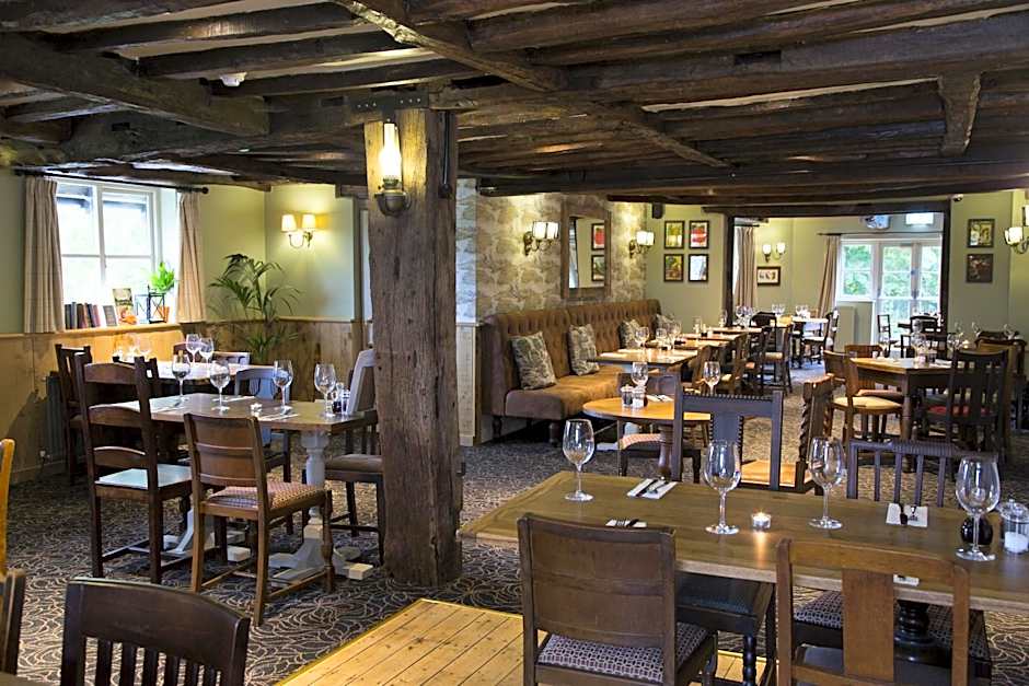 Hadley Bowling Green Inn