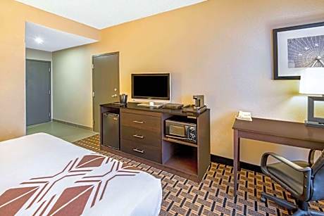 1 King Bed Mobility/Hearing Accessible Room Roll-In Shower Non-Smoking