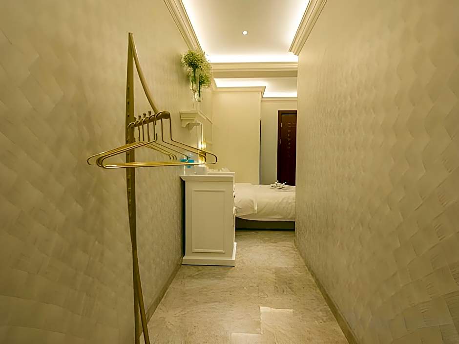 A Residence @ Between Hilton & Cititel Hotel