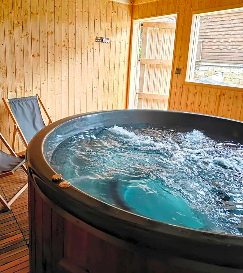 DOMEK NA GÓRACH z GORĄCĄ BALIĄ i SAUNĄ