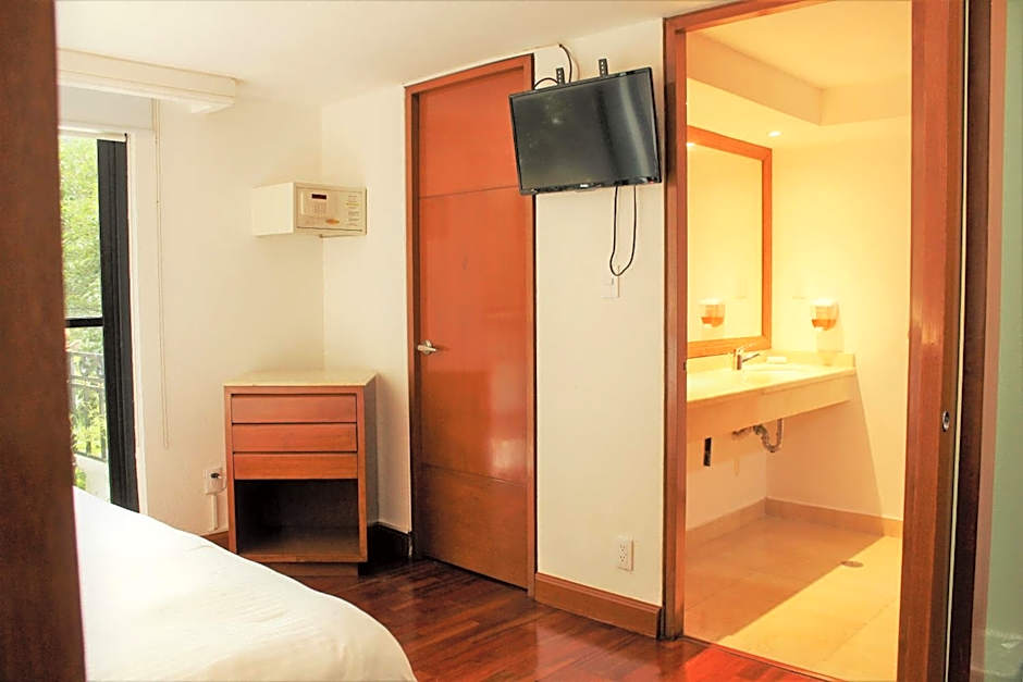 Condesa Suites