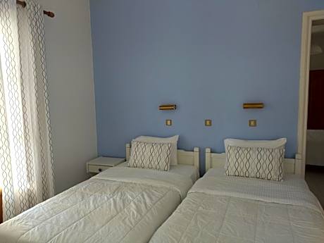 Connecting Studios with Garden View