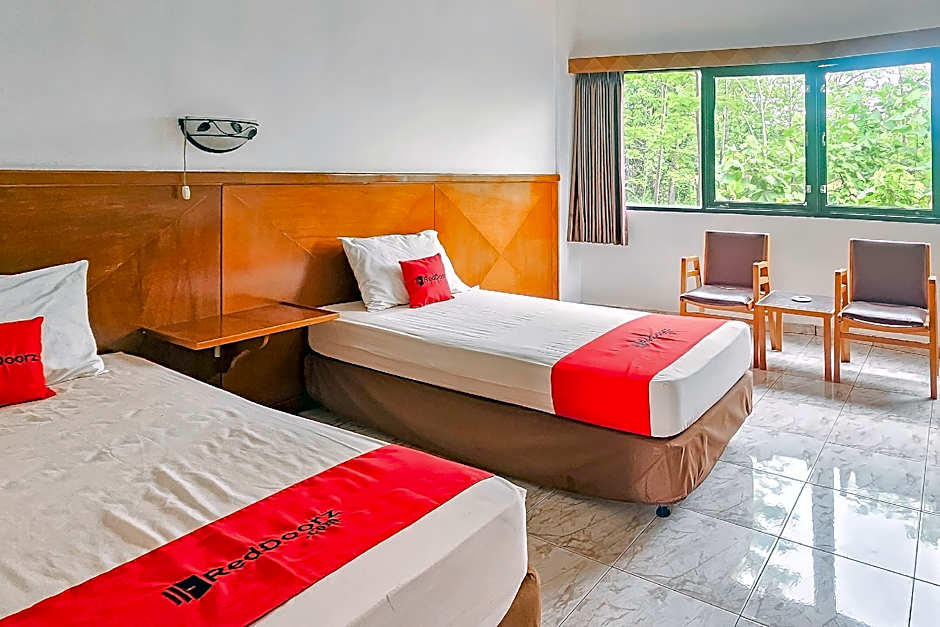 RedDoorz @ Hotel Kumala Pelabuhanratu