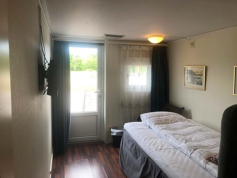 Photo 1 of 4 of Single Room