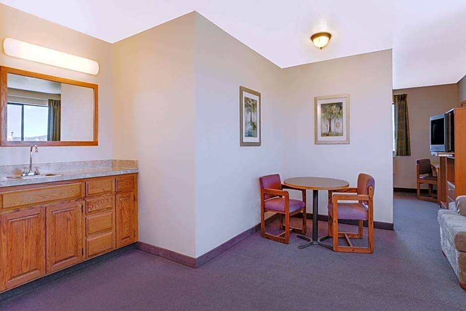 Super 8 by Wyndham Klamath Falls