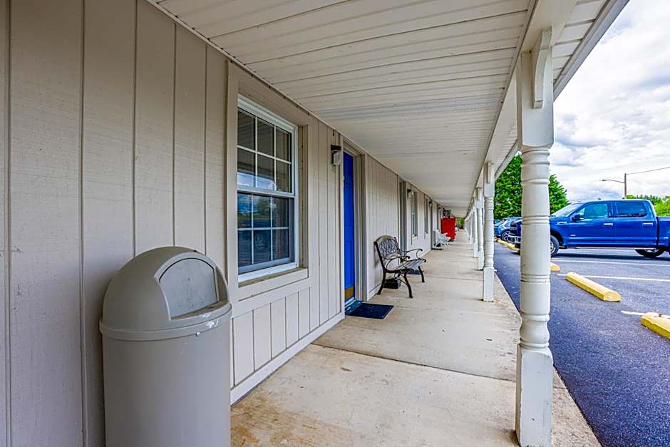 Relax Inn By OYO Natural Bridge I-81