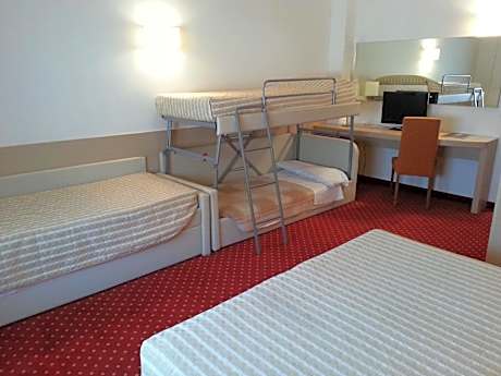 Family Room (5 Adults)