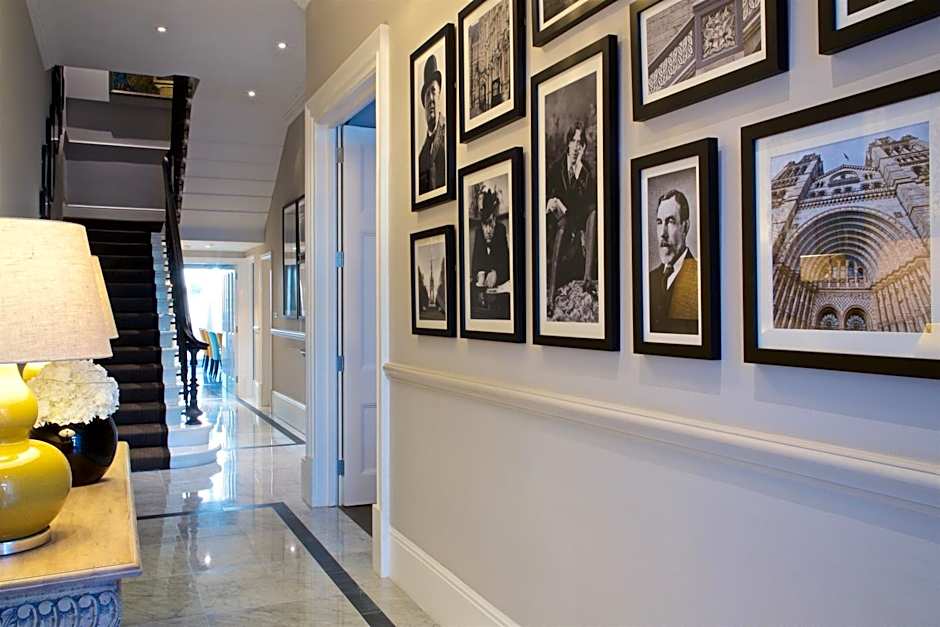 54 Queen's Gate Hotel