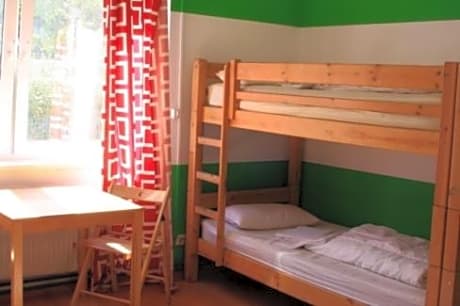 Bed in 7-Bed Mixed Dormitory Room