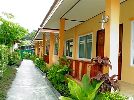 Ruen Narisra Resort