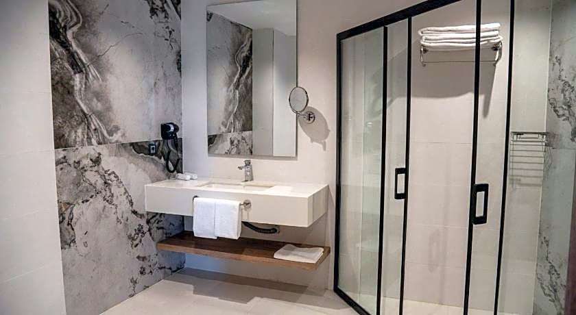 Ramada Plaza By Wyndham Batman