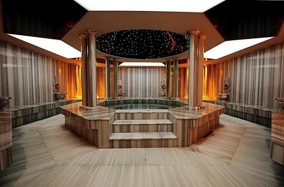 Pinehill Hotel & Suites