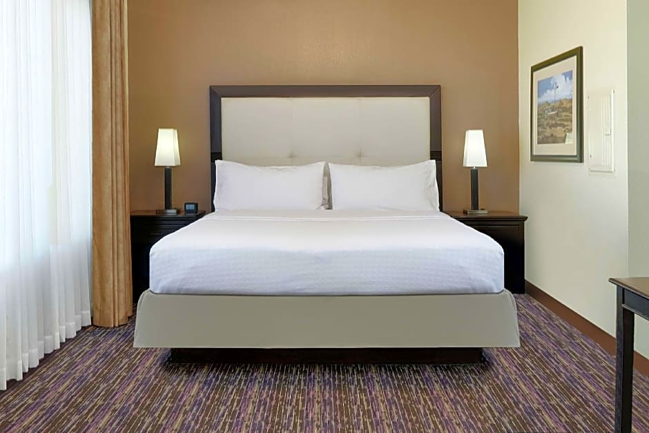 Photo 1 of 4 of 1 King Bed and 2 Queen Beds Suite, Hearing/Mobility Accessible, Bathtub