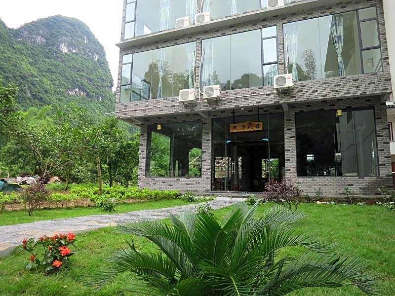 Yellow Cloth Reflection Inn