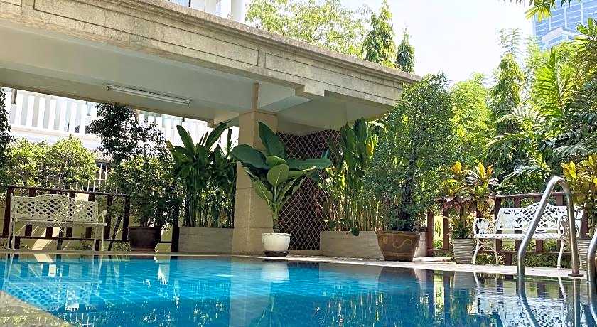 14 Place Sukhumvit Suites