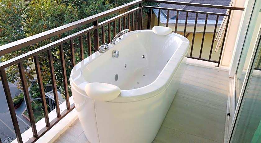 Crystal Palace Luxury Hotel Pattaya