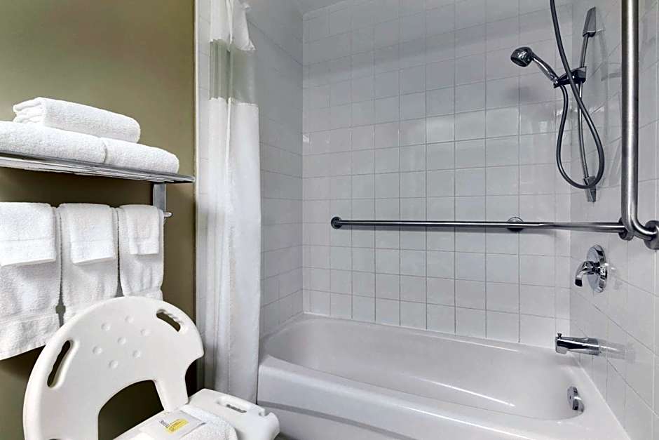 Days Inn by Wyndham Orillia