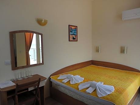 Triple Room with Balcony and Sea View