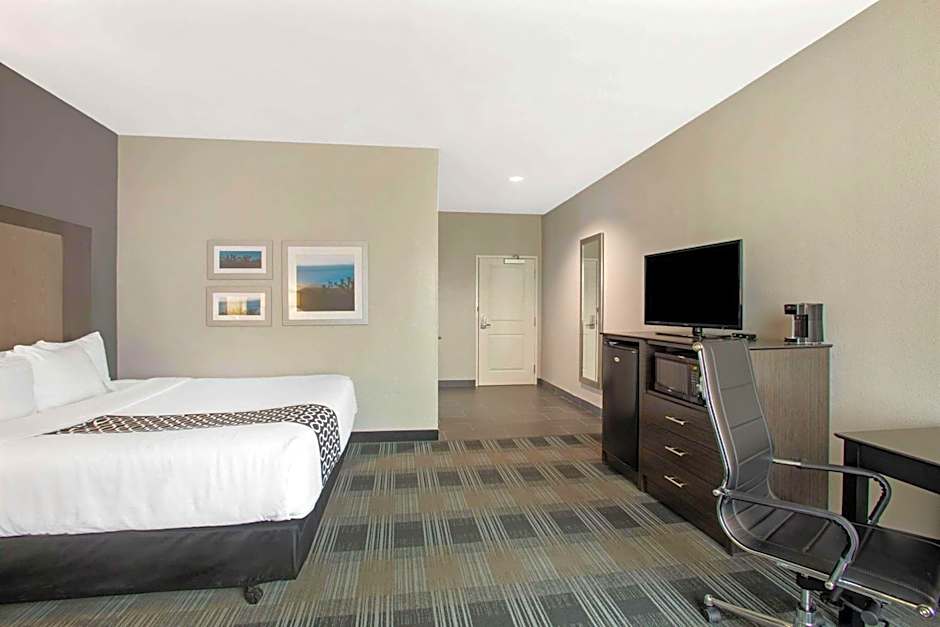 La Quinta by Wyndham Victoria - South