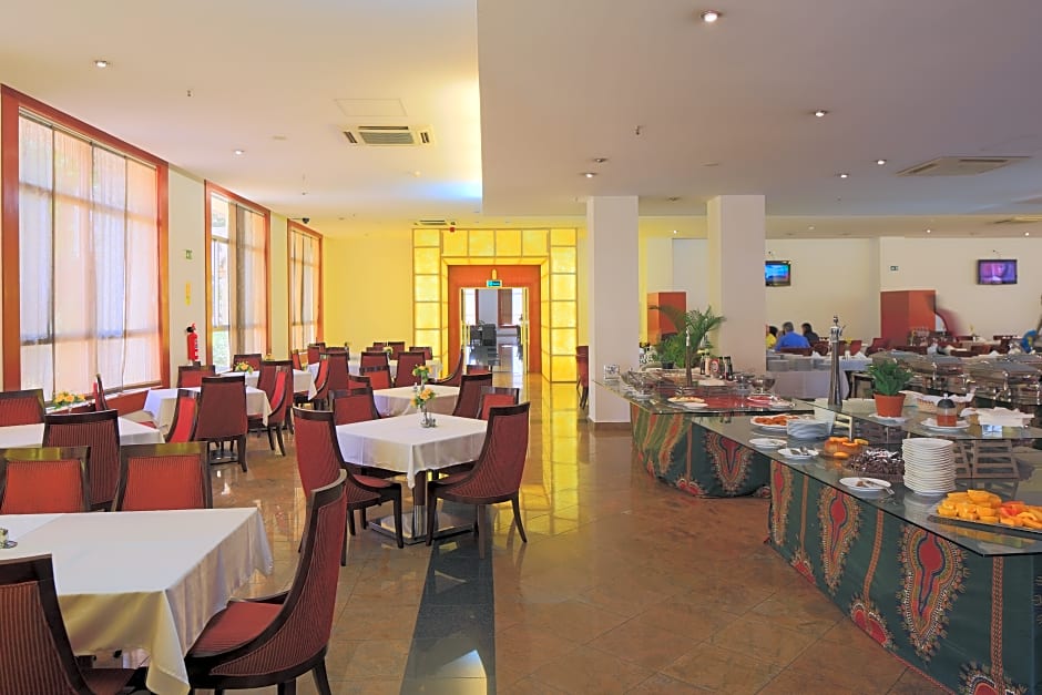 Ritz Victoria Garden