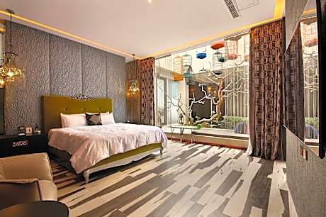 Superior Suite (Check-In After 21:00)