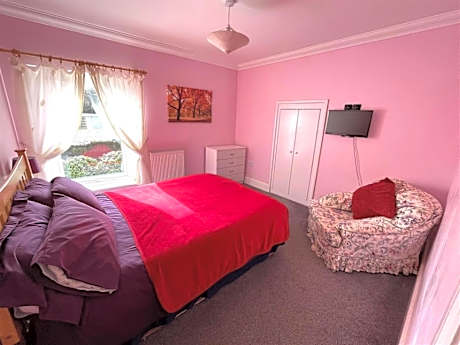 Queen Room with External Private Bathroom