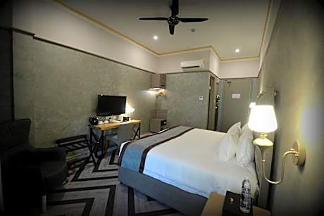 Premier King with Balcony