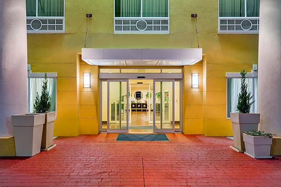 Holiday Inn Express and Suites Alpine By IHG