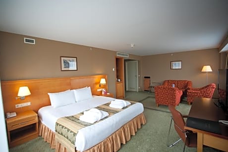 Double Room - Mobility Accessible Tub - Non-Smoking