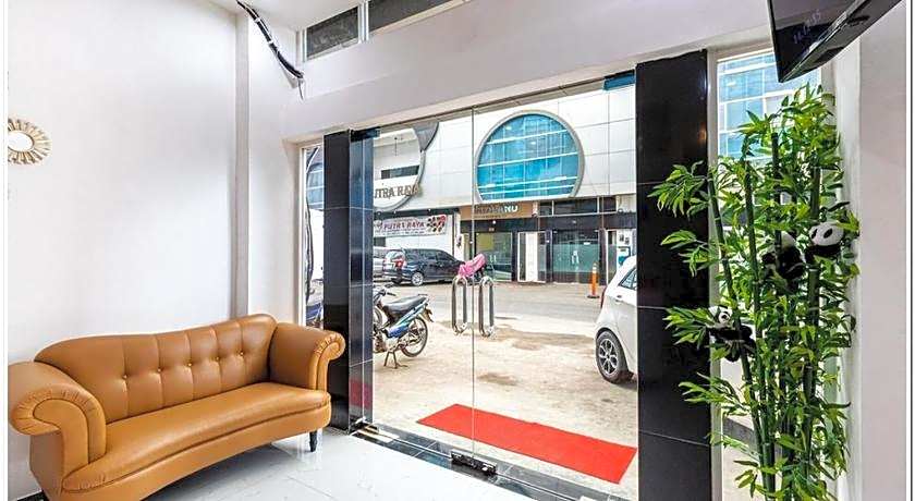 RedDoorz Plus @ Centrium Katamso Medan