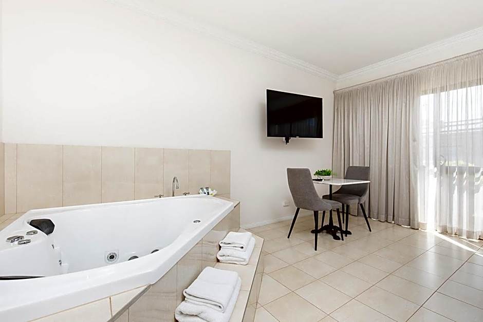 Comfort Inn Deakin Palms