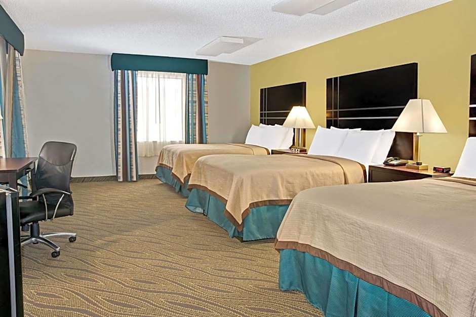 Howard Johnson by Wyndham Houston Heights/Downtown