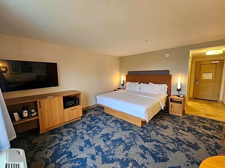 Photo 1 of 6 of 1 King Bed