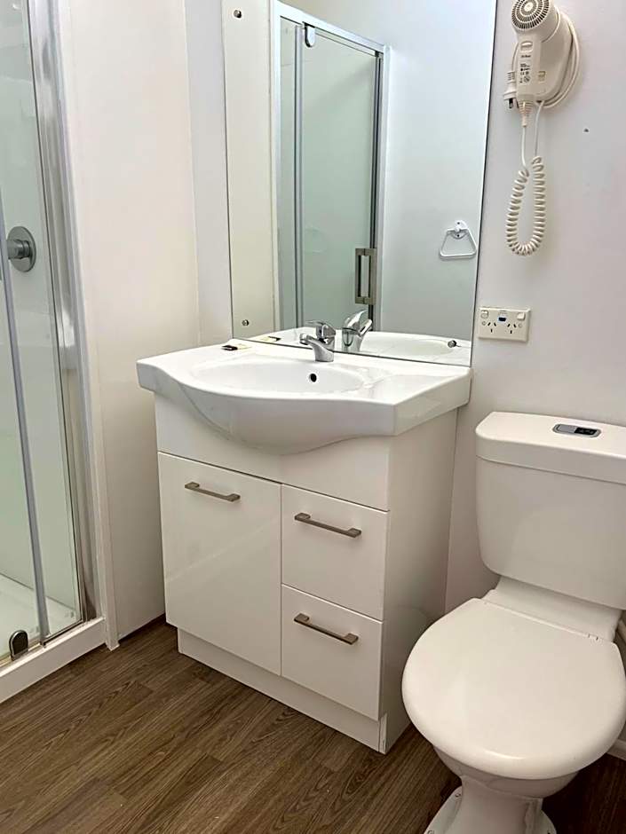 Alpers Lodge & Conference Centre