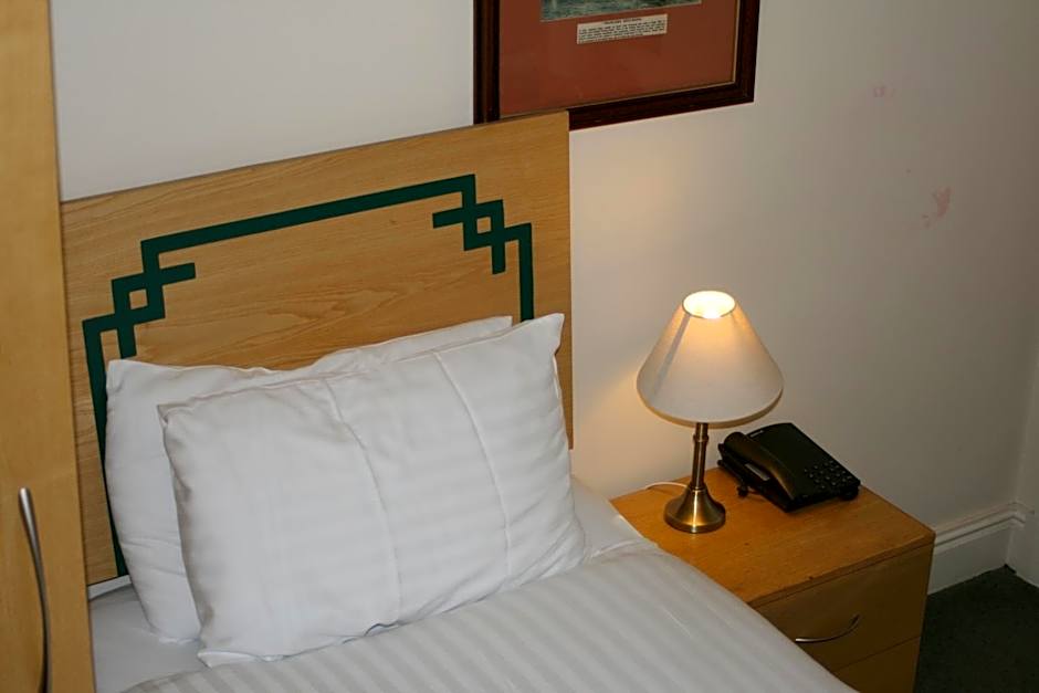 Hanover Hotel & McCartney's Bar