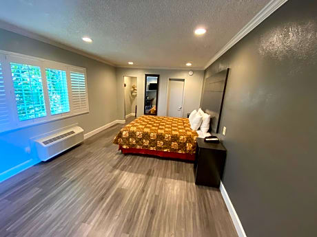 Deluxe King Room