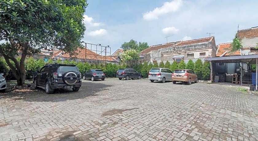 RedDoorz near Alun Alun Bandung 3