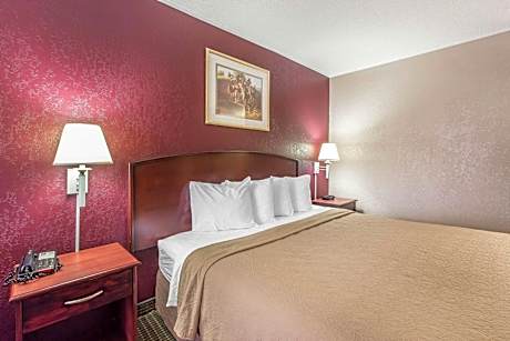 1 King Bed, Nonsmoking