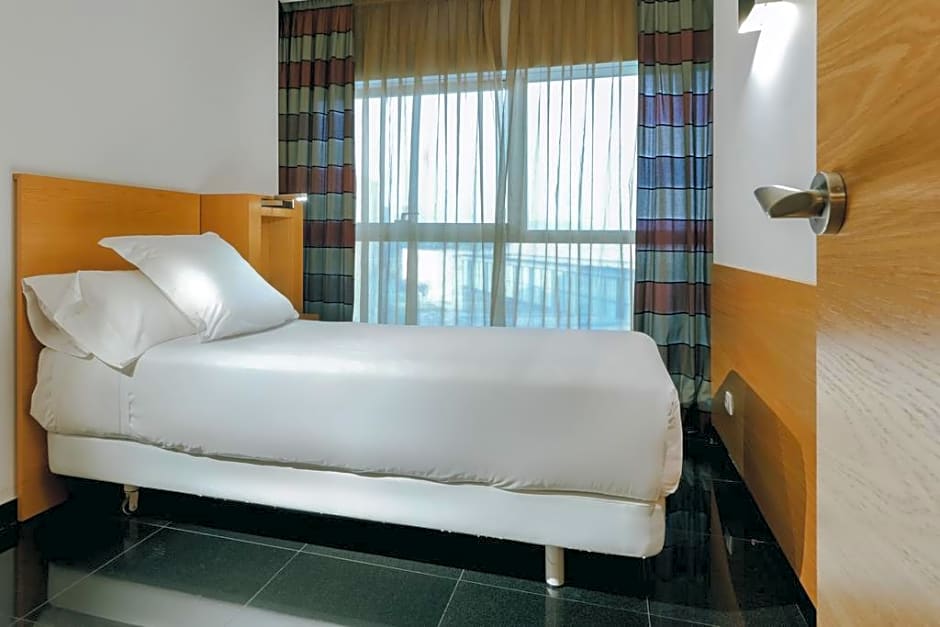 Hesperia Fira Suites