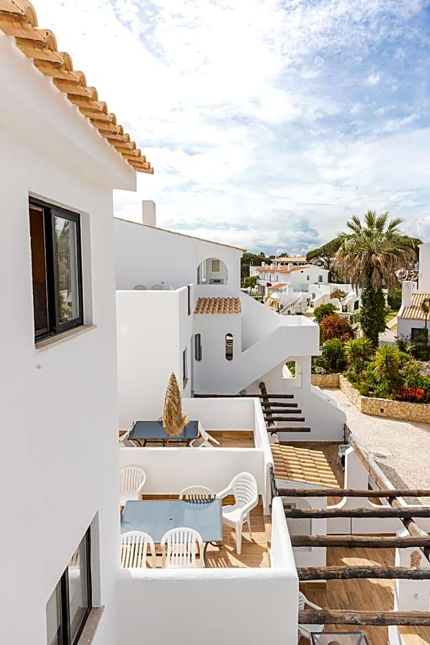 Apartamentos Honorio - Pool and Garden