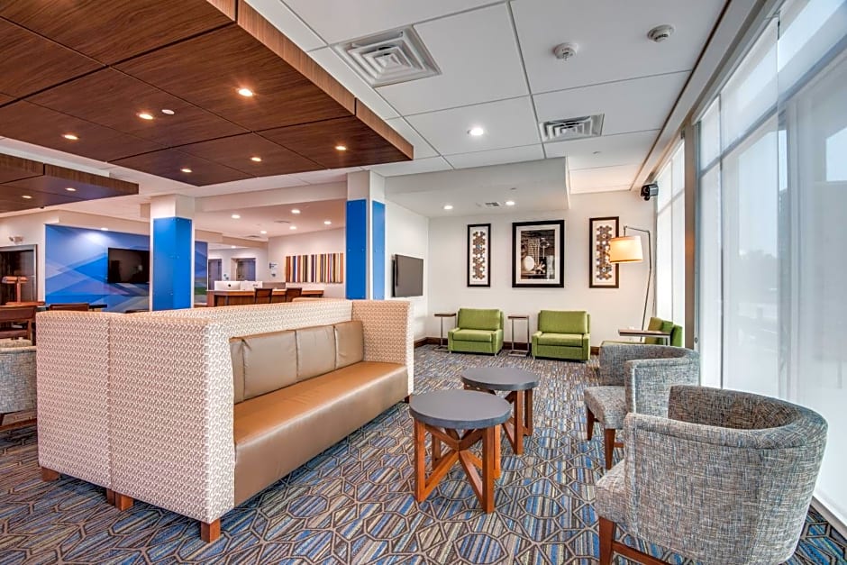 Holiday Inn Express & Suites Dallas North - Addison