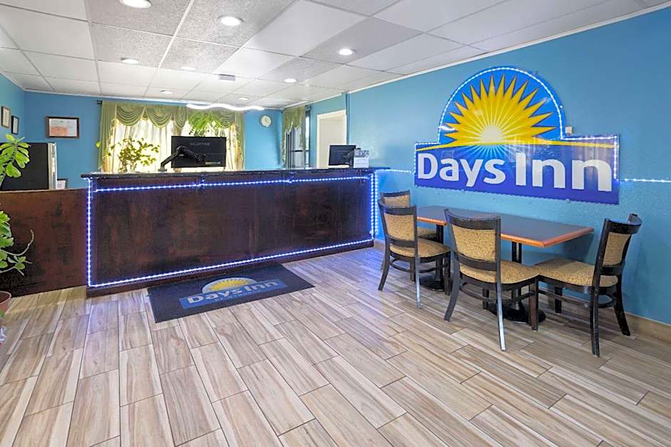 Days Inn by Wyndham Queensbury/Lake George