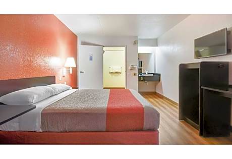1 Queen Bed | Non-Smoking, Micfridge
