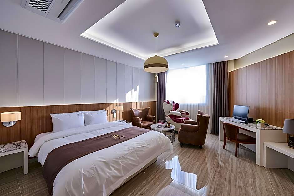 Aura Business Hotel
