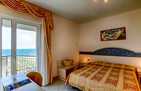 Double Room with Balcony and Sea View