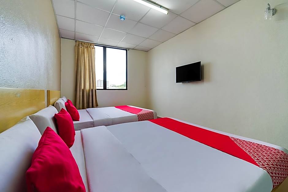 OYO 89461 CP Hotel