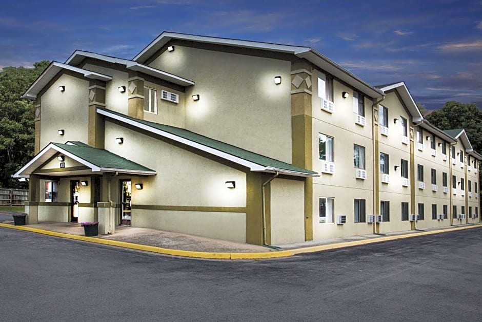 Super 8 by Wyndham Salem VA